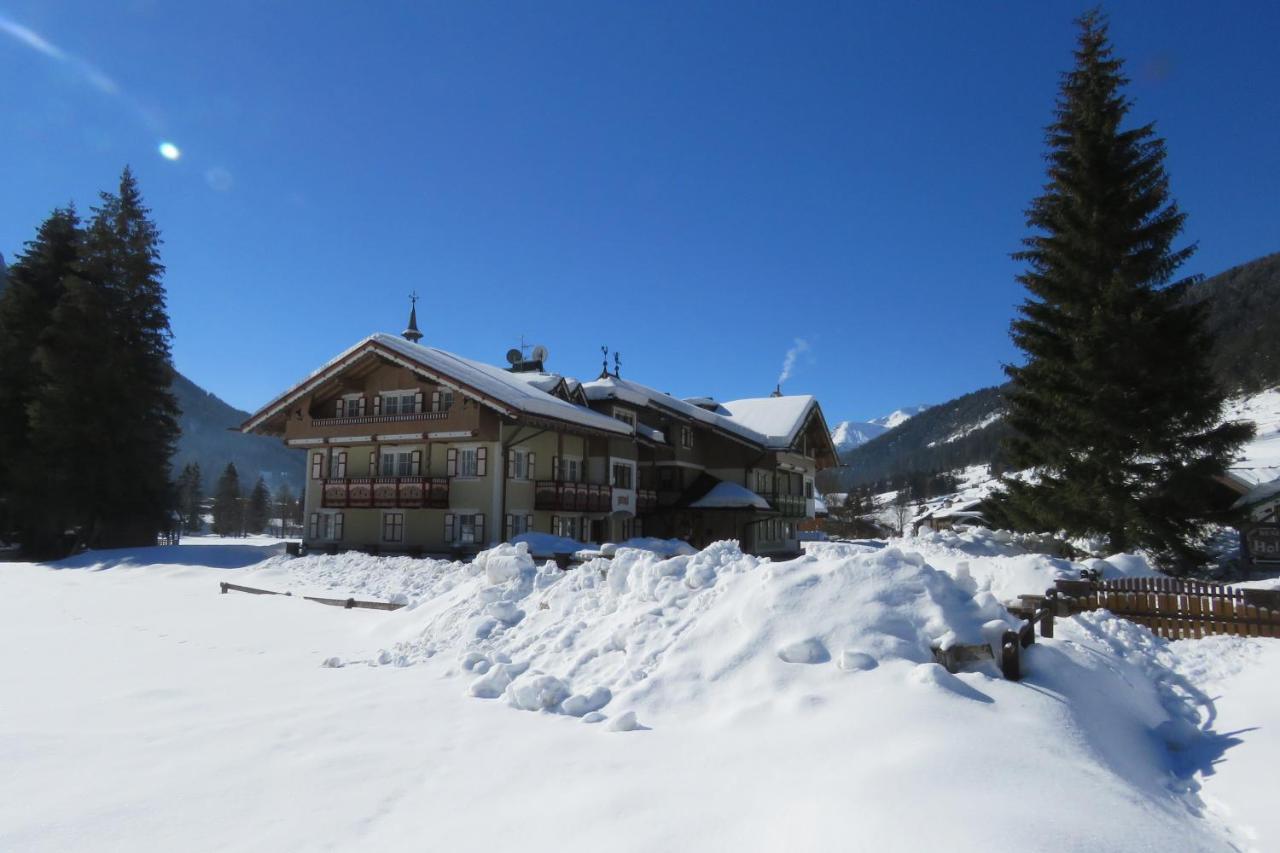 Residence Holiday Pozza di Fassa Exterior photo
